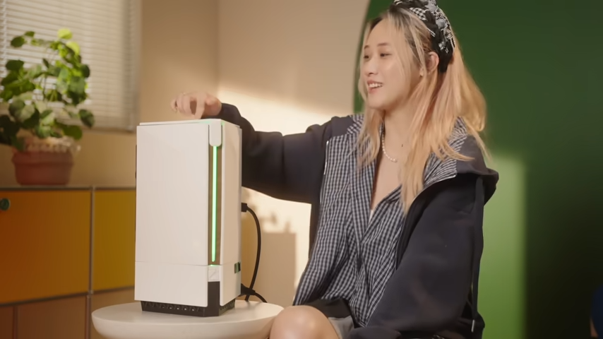 Tech creator 小宁子 XNZ with her 3-in-1 console creation, the 'Ningtendo PXBOX 5'