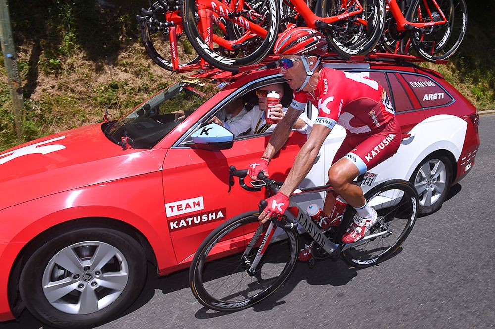 Joaquim Rodriguez at the team car during stage 6