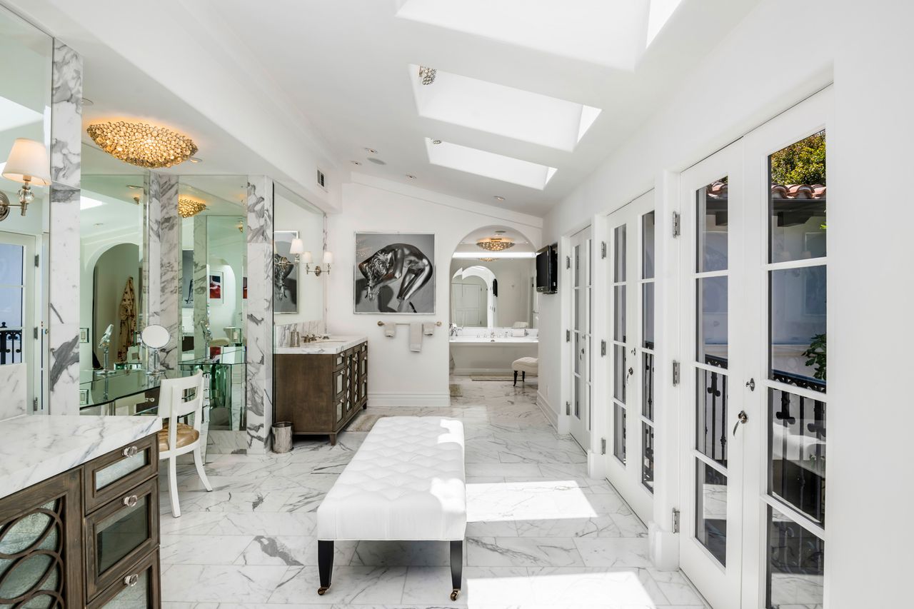 Images of 722 North Maple Drive, Los Angeles