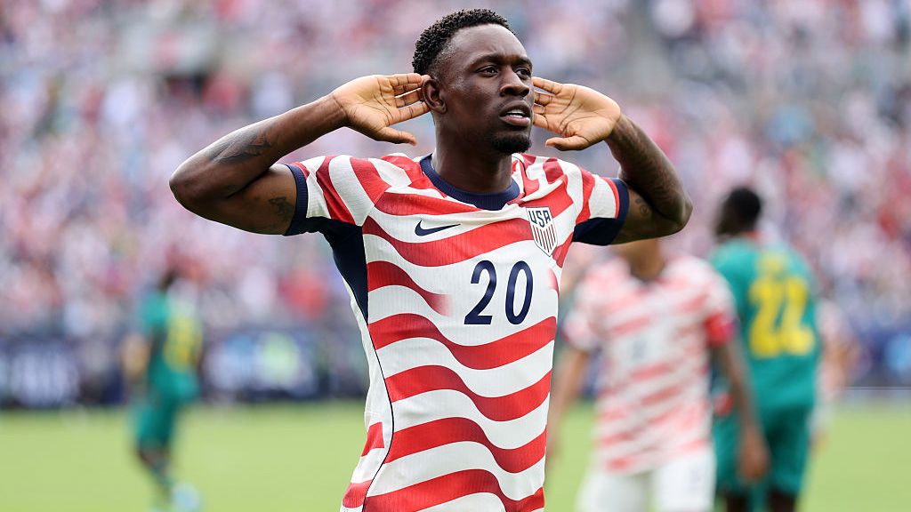 Nikon Z 120-300mm f/2.8 Rumored for World Cup Debut