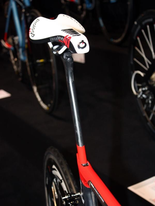 The proprietary carbon seatpost is deep and narrow (but presumably still passes UCI technical rules).