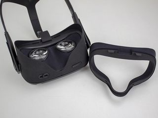 Oculus Quest with face pad removed