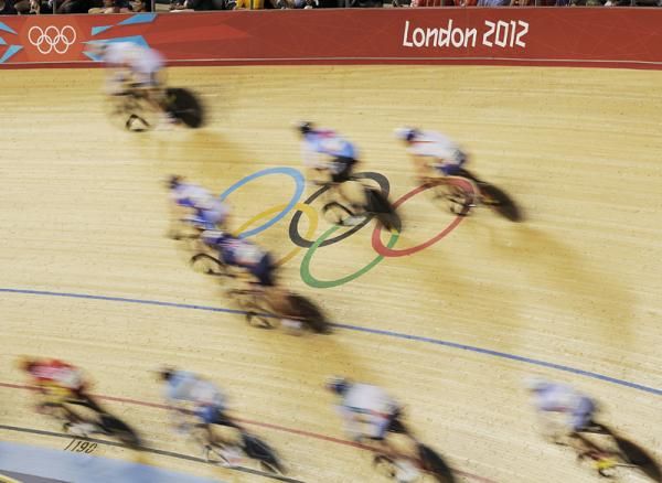 Action in the men's omnium points race.