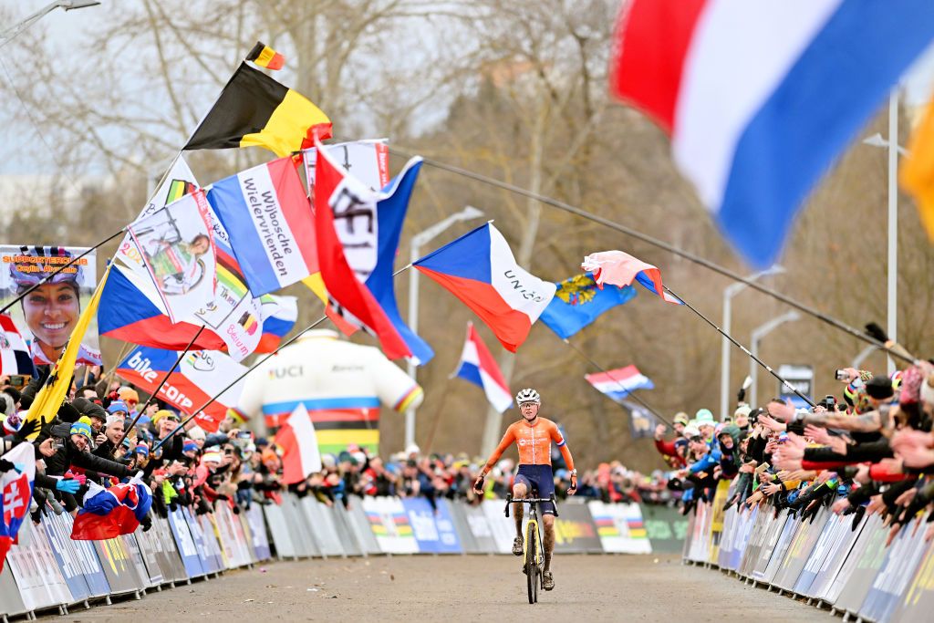 Fem van Empel had plenty of time to celebrate her second world title