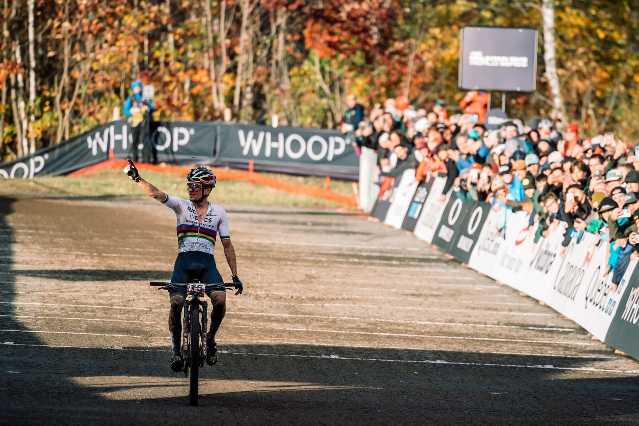 Tom Pidcock wins the Mont-Sainte-Anne XCO race