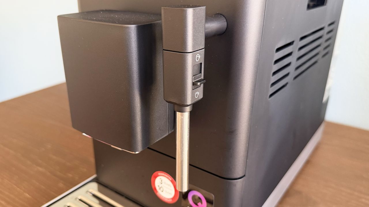 KitchenAid KF2 coffee machine in lifestyle setting