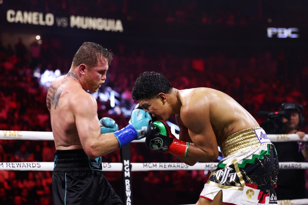 Canelo Alvarez of Mexico (L) lands a punch on Jaime Munguia (R) during their super middleweight title fight at T-Mobile Arena on May 04, 2024 