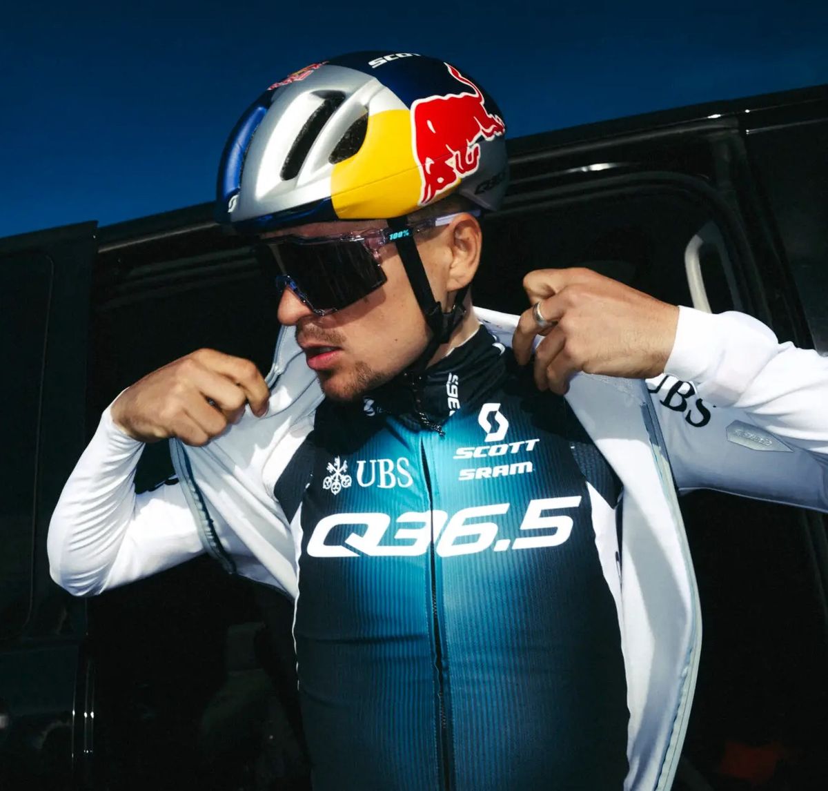 Tom Pidcock wears new 2025 Q36.5 Pro Cycling jersey