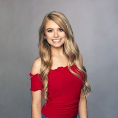 Hair, Shoulder, Blond, Clothing, Hairstyle, Long hair, Beauty, Joint, Brown hair, Cocktail dress, 