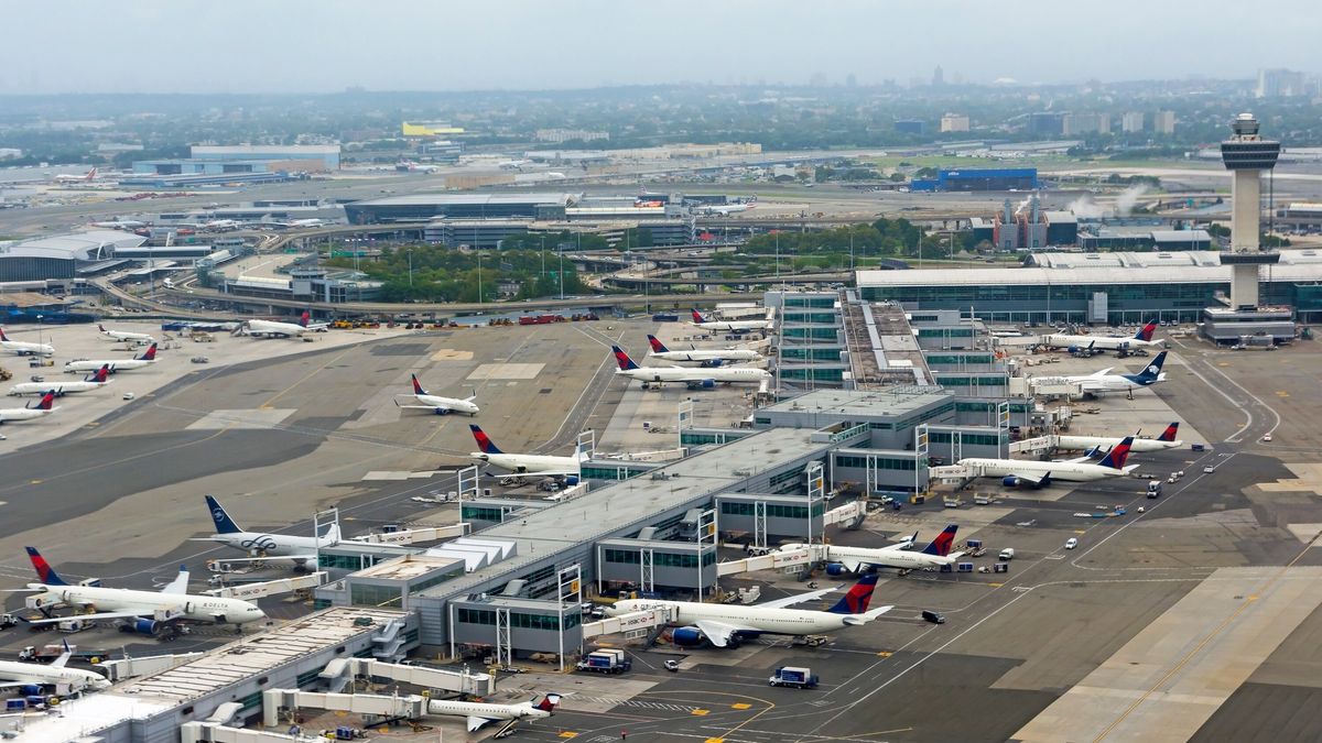 FAA to eliminate floppy disks used in air traffic control systems - Windows 95 also being phased out