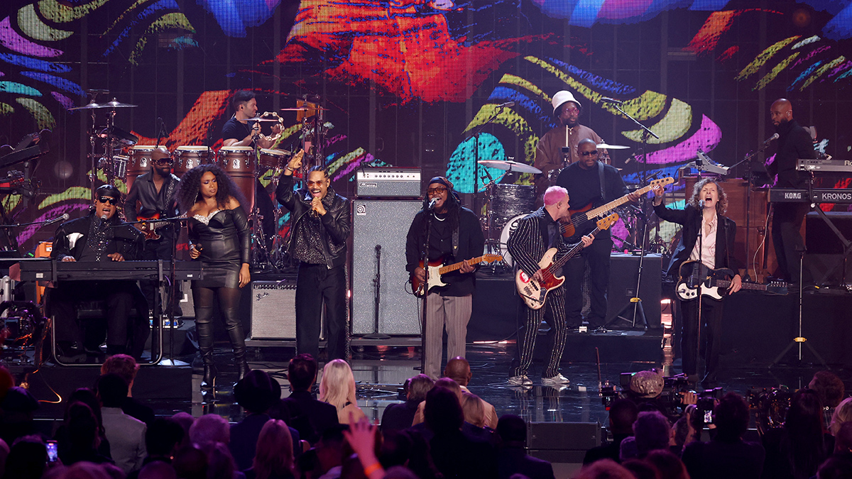 LOS ANGELES, CALIFORNIA - NOVEMBER 08: (L-R) Stevie Wonder, Jennifer Hudson, Maxwell, Leon Thomas III, Questlove Flea, and Beck perform onstage during the 2025 Rock &amp; Roll Hall of Fame Induction Ceremony at Peacock Theater on November 08, 2025 in Los Angeles, California. (Photo by Kevin Kane/Getty Images for RRHOF)
