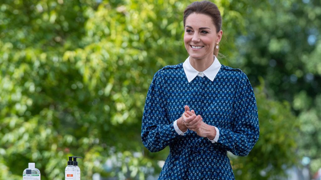 norfolk, united kingdom july 05 catherine, duchess of cambridge applies hand sanitizer during a visit to queen elizabeth hospital in kings lynn as part of the nhs birthday celebrations on july 5, 2020 in norfolk, england sunday marks the 72nd anniversary of the formation of the national health service nhs the uk has hailed its nhs for the work they have done during the covid 19 pandemic photo by joe giddens wpa poolgetty images