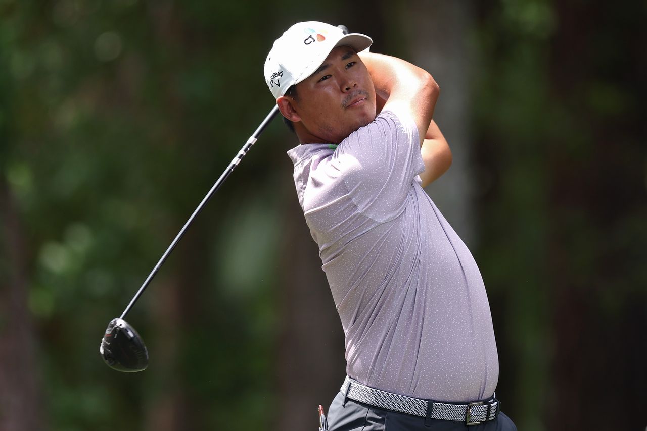 Si Woo Kim plays his shot from the fifth tee during the third round of the RBC Heritage