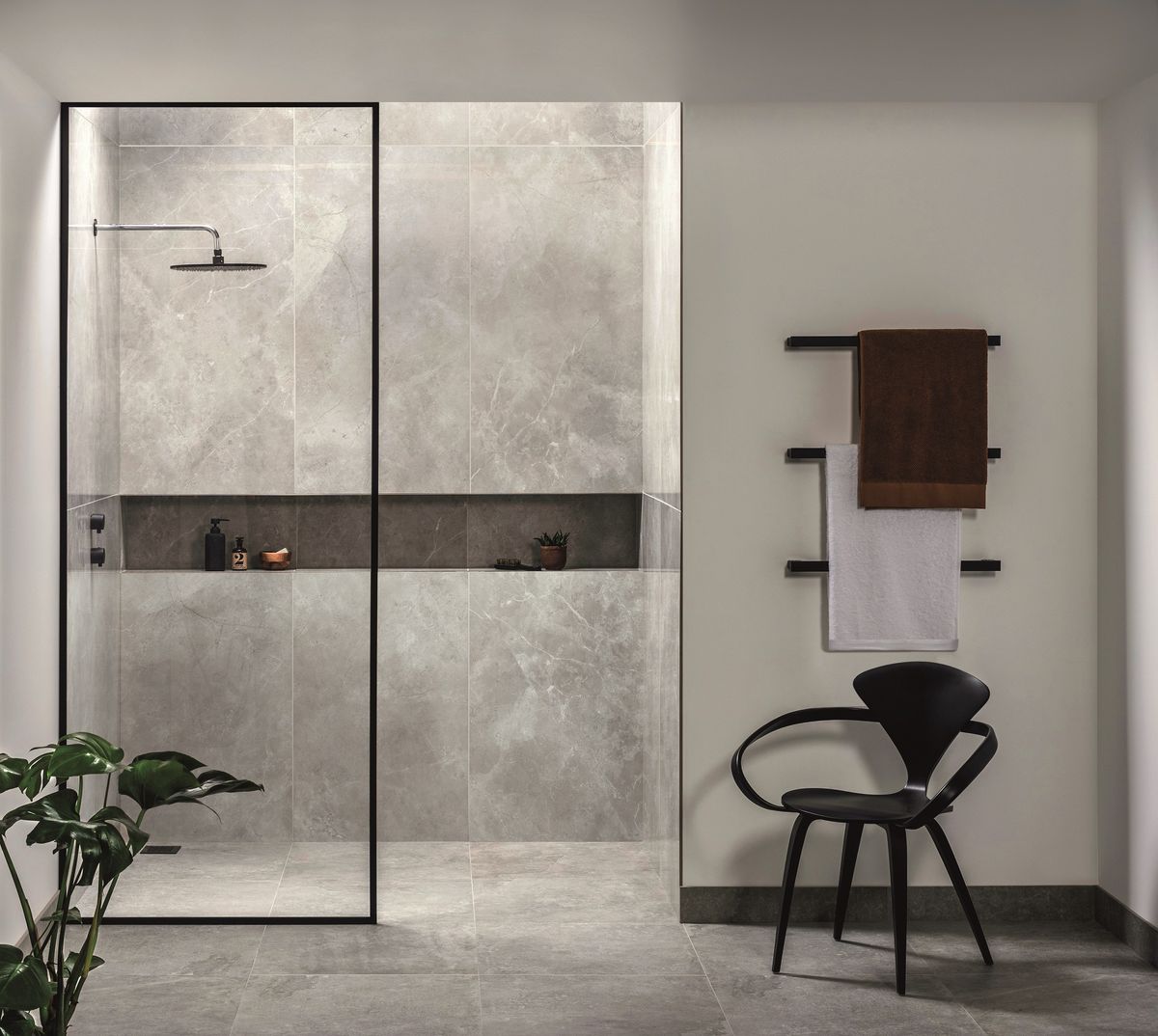 10 Stunning Standard-Sized Walk-In Showers