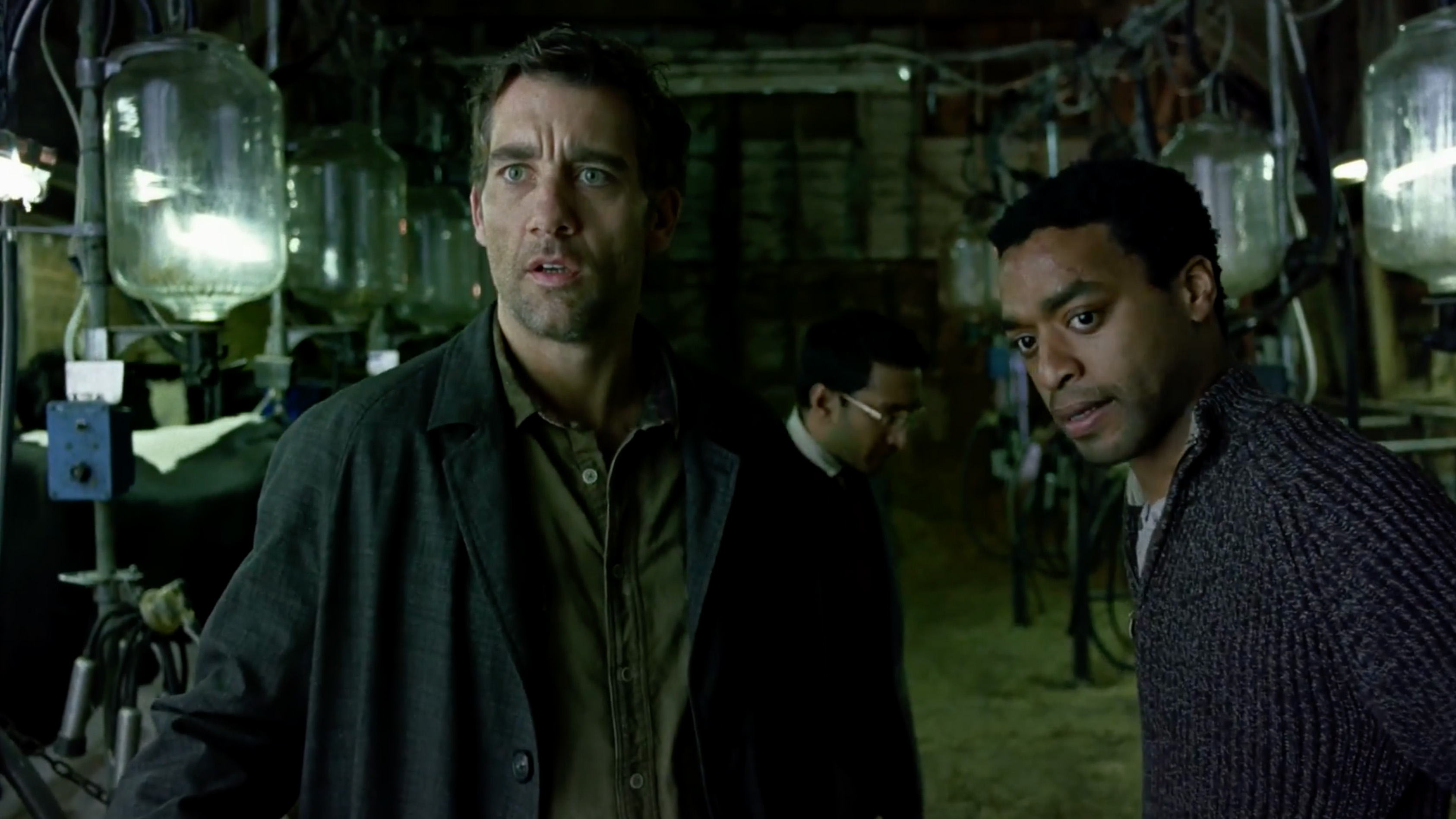 Clive Owen as Theo and Chiwetel Ejiofor as Luke in Children of Men.