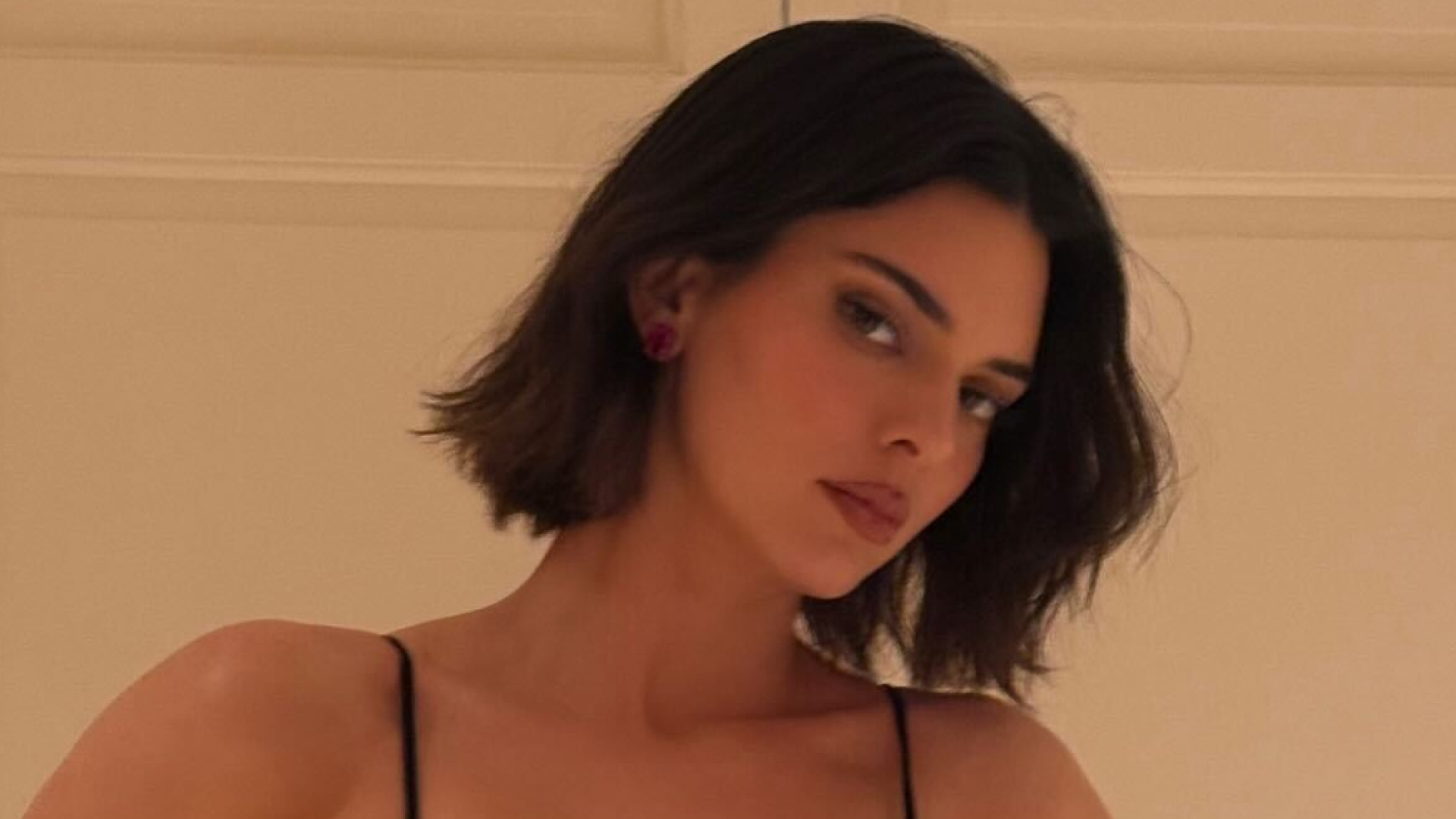 Kendall Jenner wearing a mugler mini dress on her way to Beyoncé's Oscars afterparty