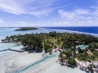 DJI Phantom 4 drone footage over Vahine Island