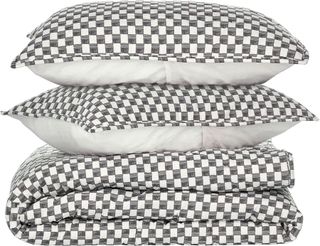 Checkered bedding