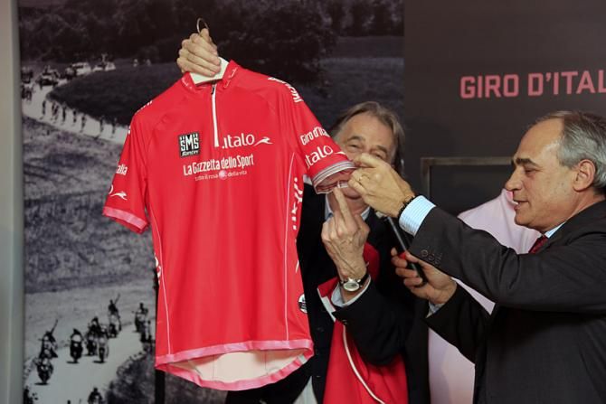 The leader of the points classification at the 2013 Giro d'italia will be decked out in this Paul Smith-designed jersey.