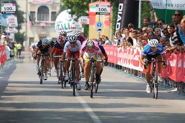 The peloton sprints to the finish of stage two in Riese Pio X.
