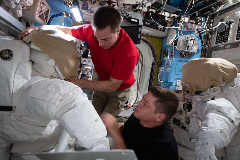 expedition 63 chris cassidy bob behnken spacesuits