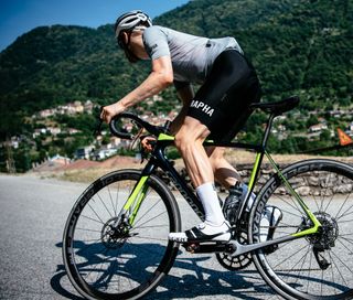 Descending around Lake Como on the Cannondale Synapse Disc The new Cannondale Synapse Disc felt stiffer than the previous version when putting the power down hard out of the saddle