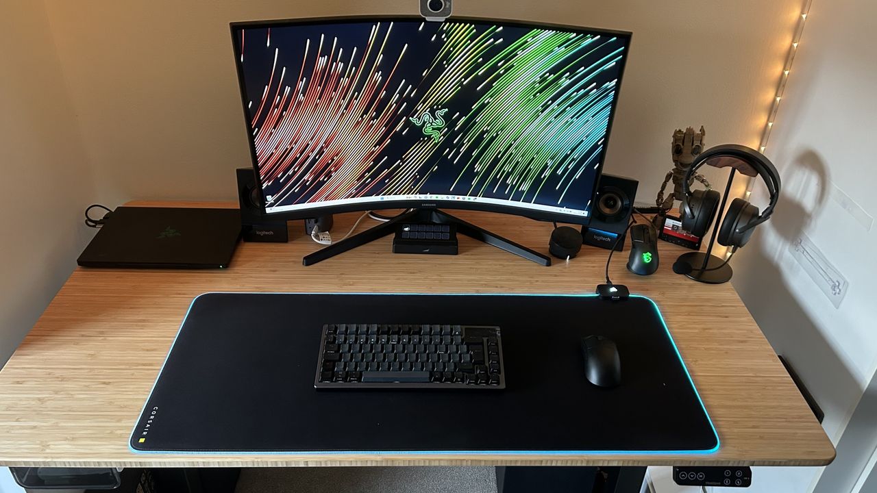 FlexiSpot E7 Pro desk top with PC setup