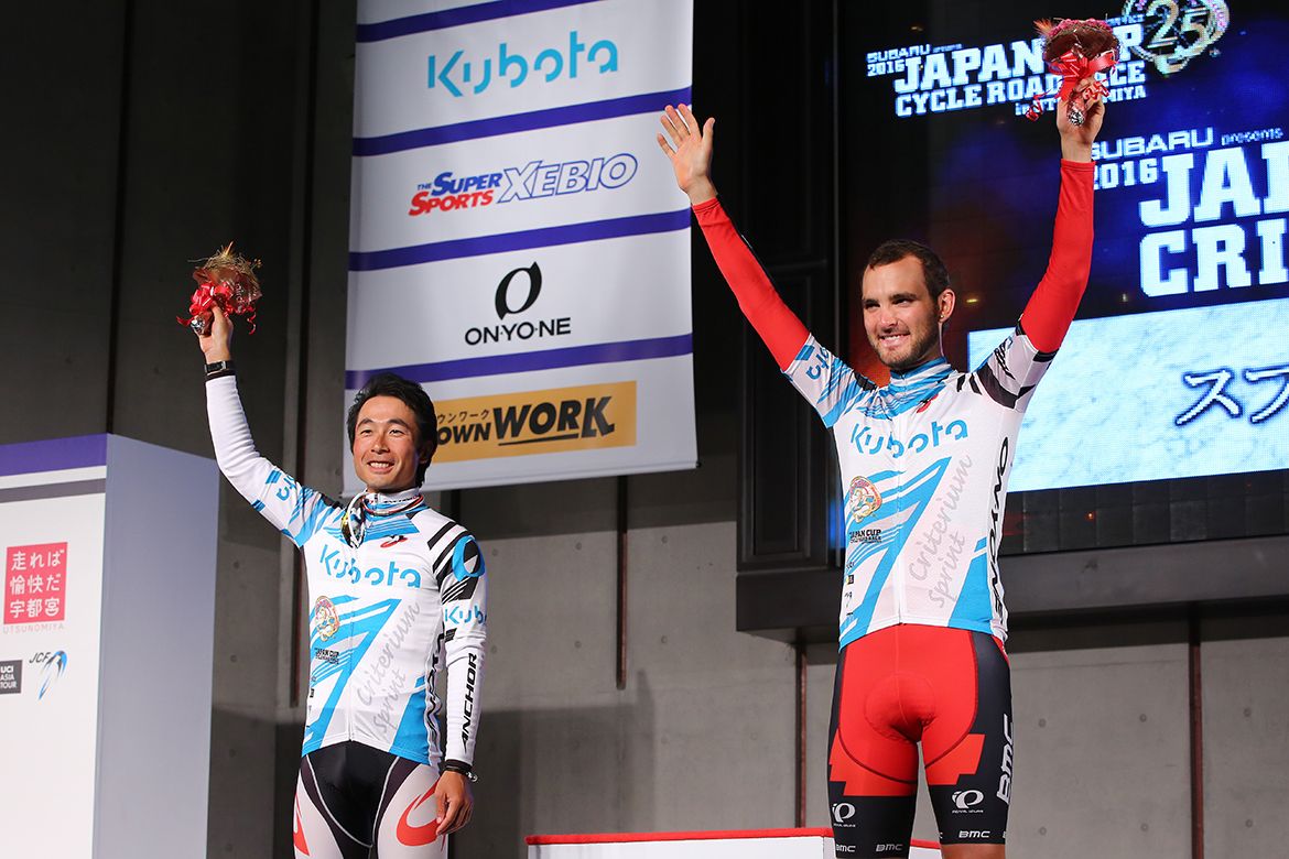 Kazuo Inoue and Joey Rosskopf on the intermediate sprint podium