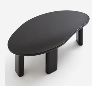 Black kidney-shaped coffee table