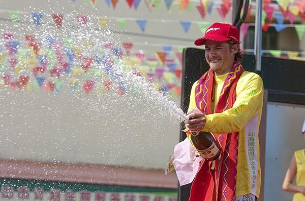 Frenchman Justin Jules (Velo-Club/La Pomme Marseille) slipped on the tour leader's yellow jersey in Wuzhishan.