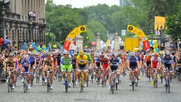 The riders get underway, behind Cancellara's Saxo Bank boys.