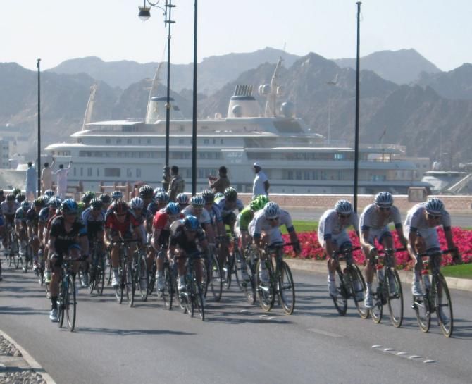 Argos-Shimano try to keep the peloton together at the Tour of Oman.