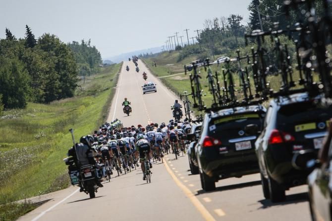 The peloton had a good chance to see the break far ahead on today's straight roads.