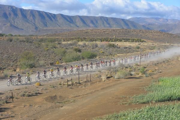 The field of over 400 riders is stretched out under the fast early pace during the opening kilometres of Stage 3 of the Cape Pioneer Trek