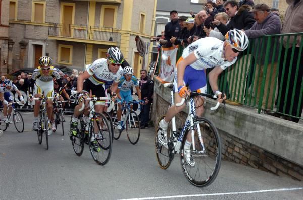 Robert Gesink (Rabobank) leads Cadel Evans