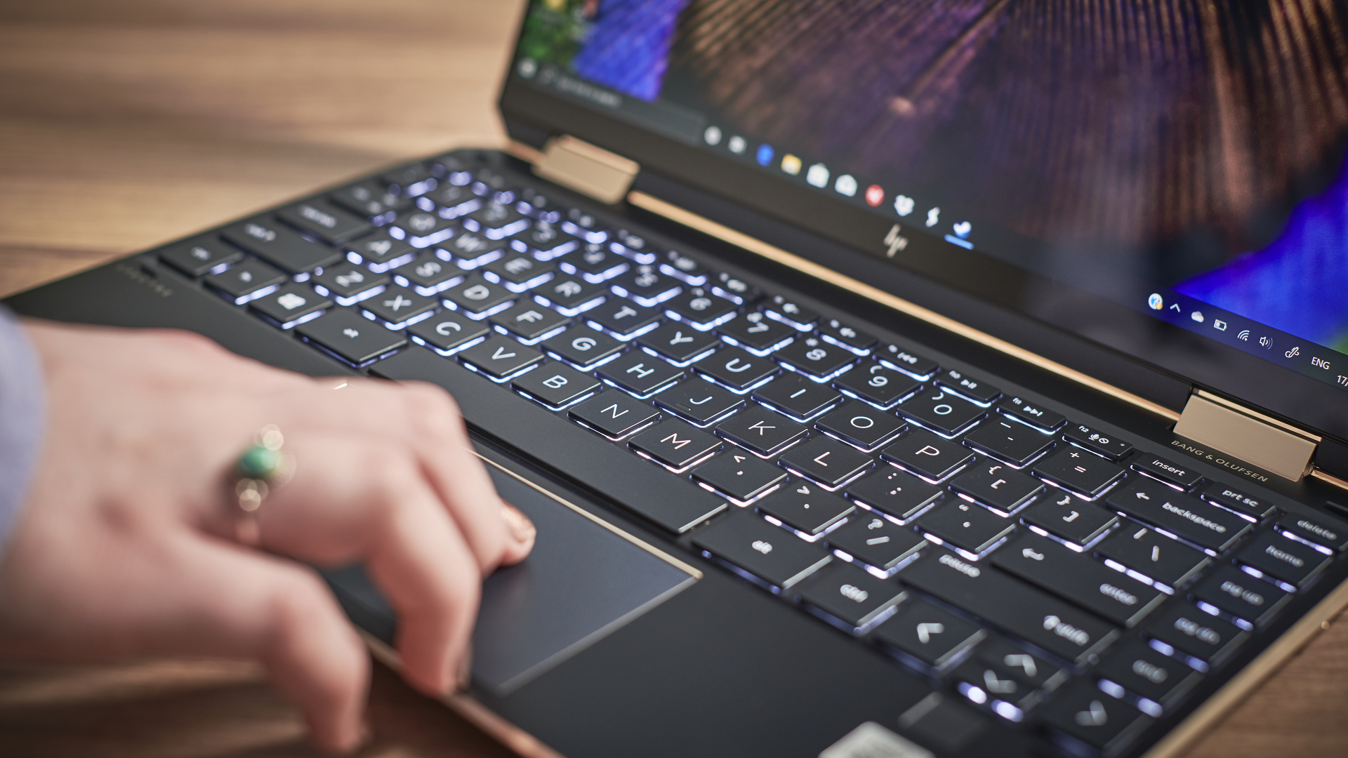 HP Spectre x360 (2020) on a wooden table