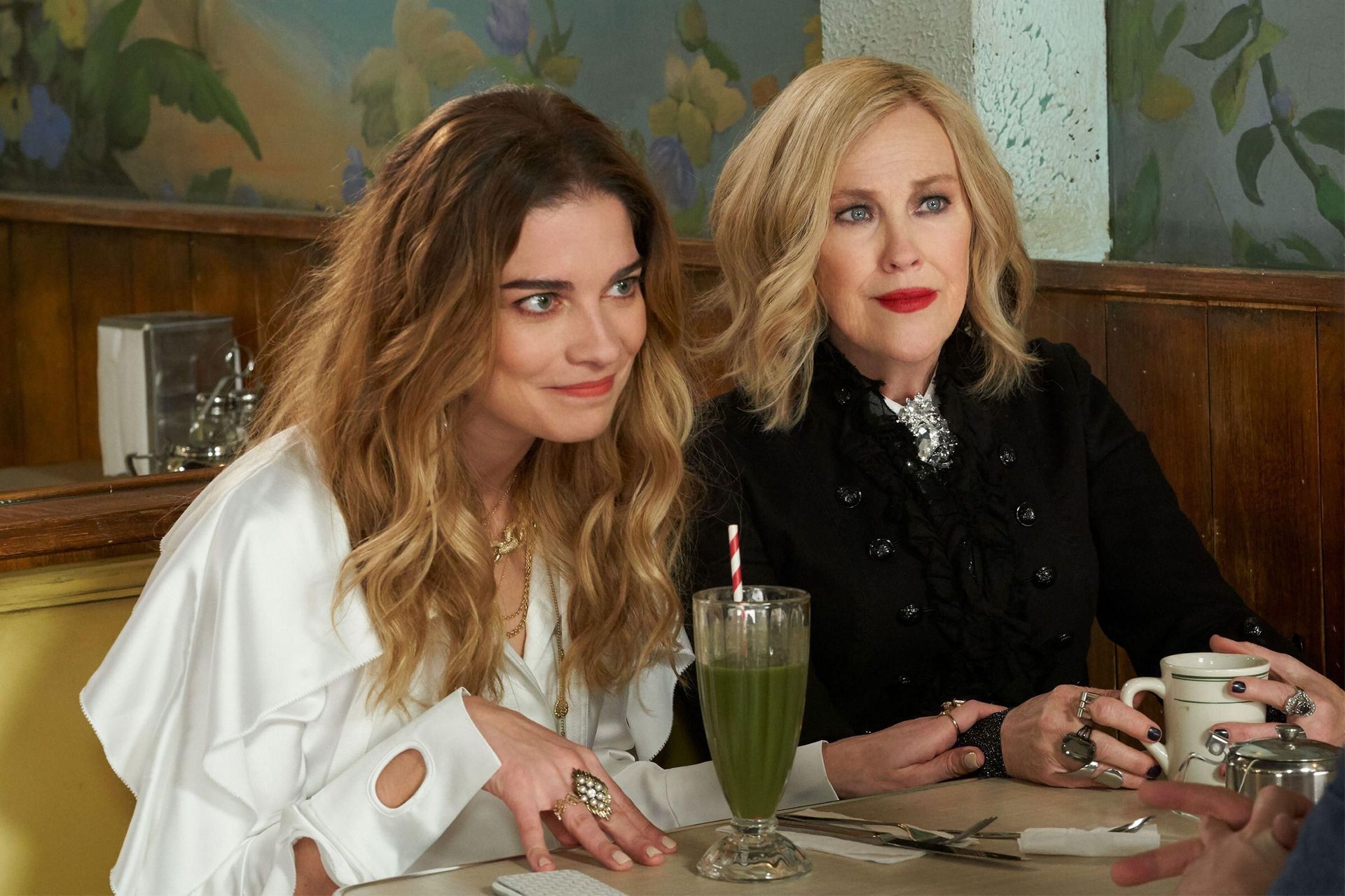 annie murphy, catherine o'hara, schitt's creek 2020 season 6