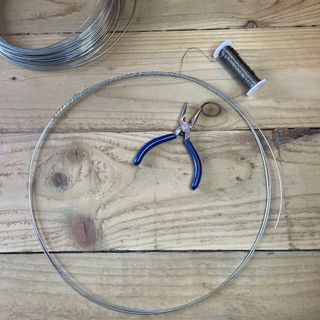 how to make a wire wreath step by step