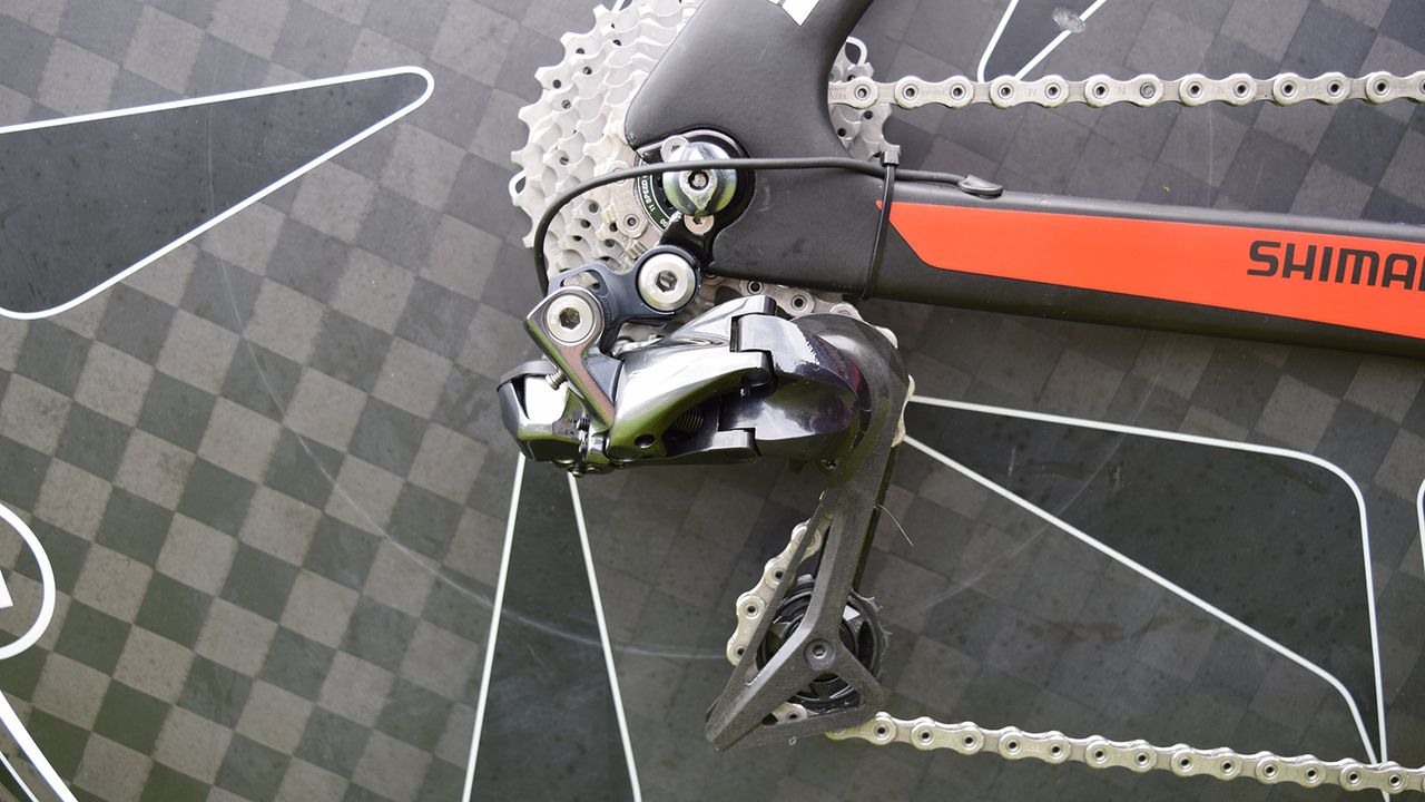 The latest Shimano Dura-Ace R9150 rear dearailleur provides the shifting at the back of the bike