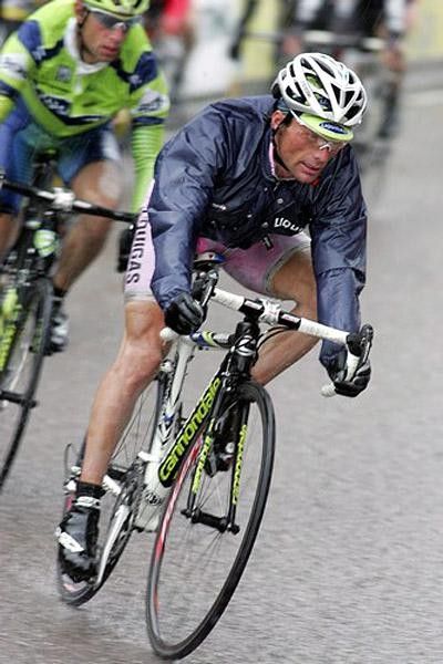 Di Luca in pink is also pink from the cold