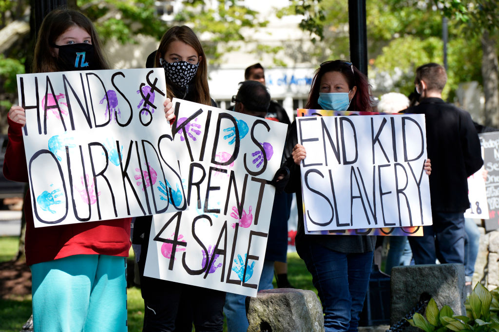 Qanon supporters rally to "Save the Children"