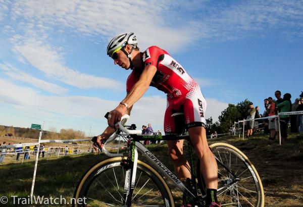 Jeremy Powers (Cannondale-Cyclocrossworld.com) trying to recover from an early mishap.