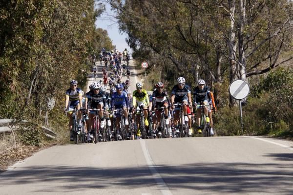 No urgency yet in the peloton to pursue the eight escapees.