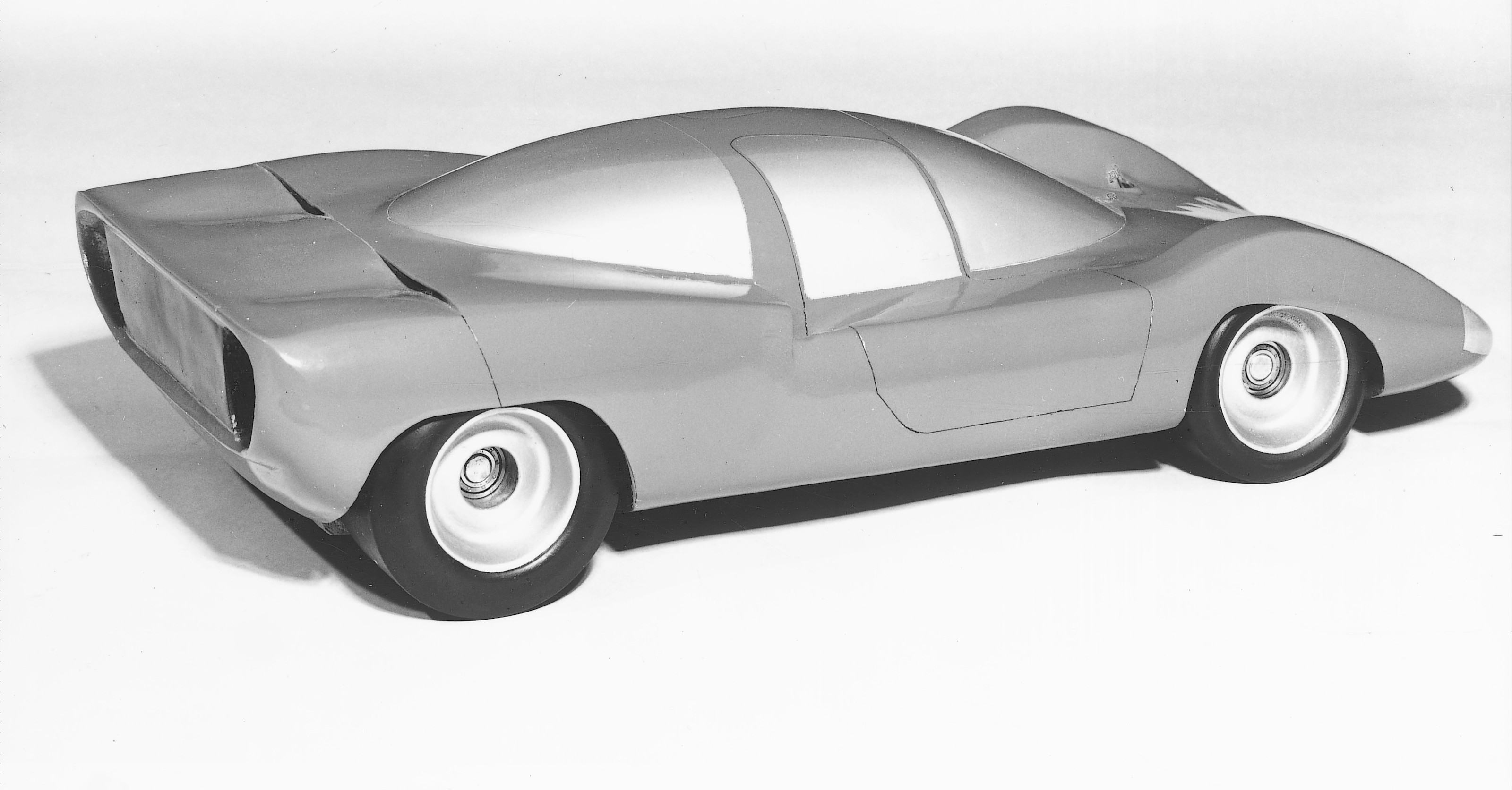 Another source of inspiration: a model of the Ferrari 512 Sport