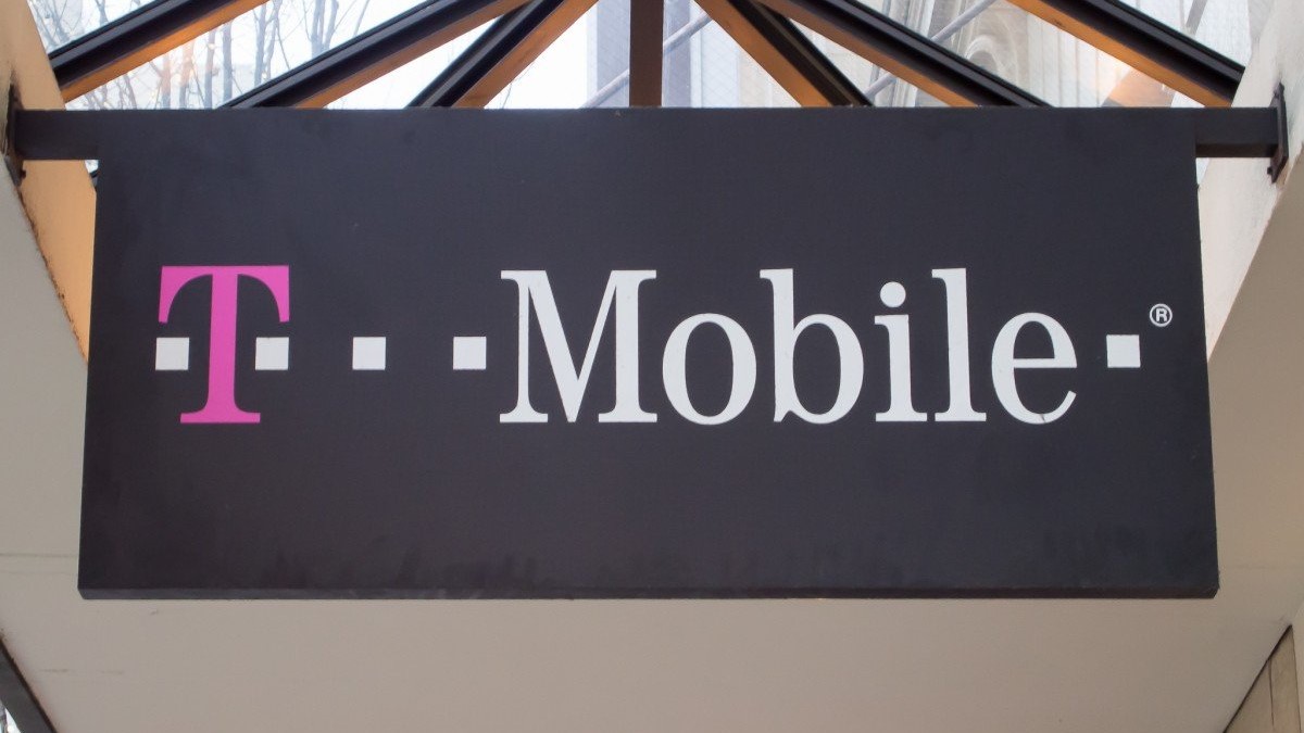 Официально: T-Mobile собирается приобрести большую часть сотовой связи США