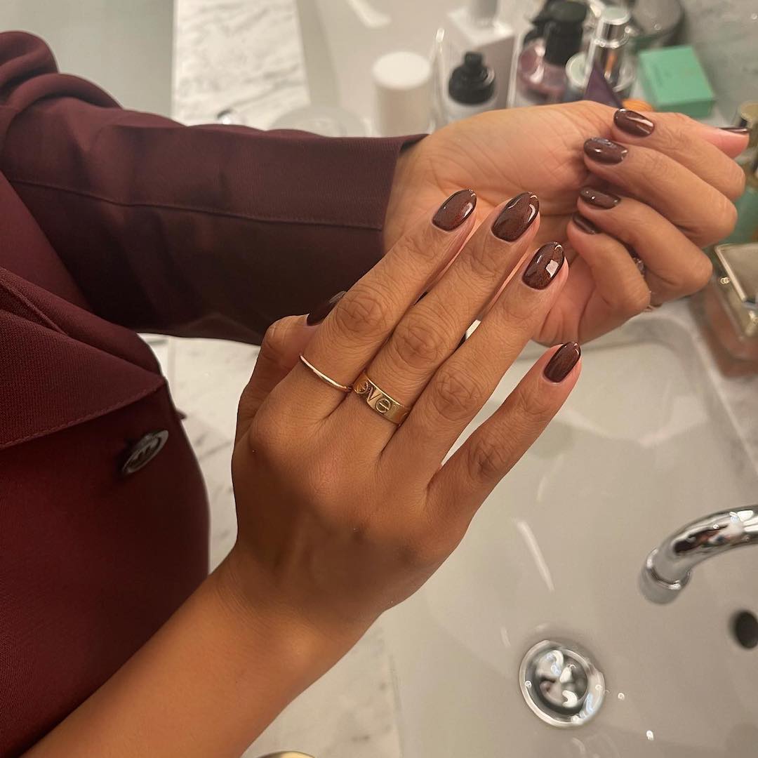 According to a Top Nail Tech, This Is How to Keep Your Nails Strong and Healthy During Winter