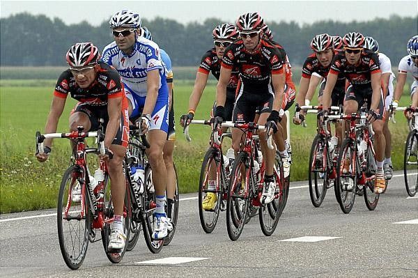 Caisse d'Epargne controls the bunch for overall leader Jose Gutierrez.