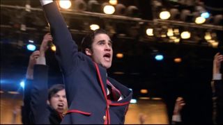 Blaine singing Raise Your Glass.