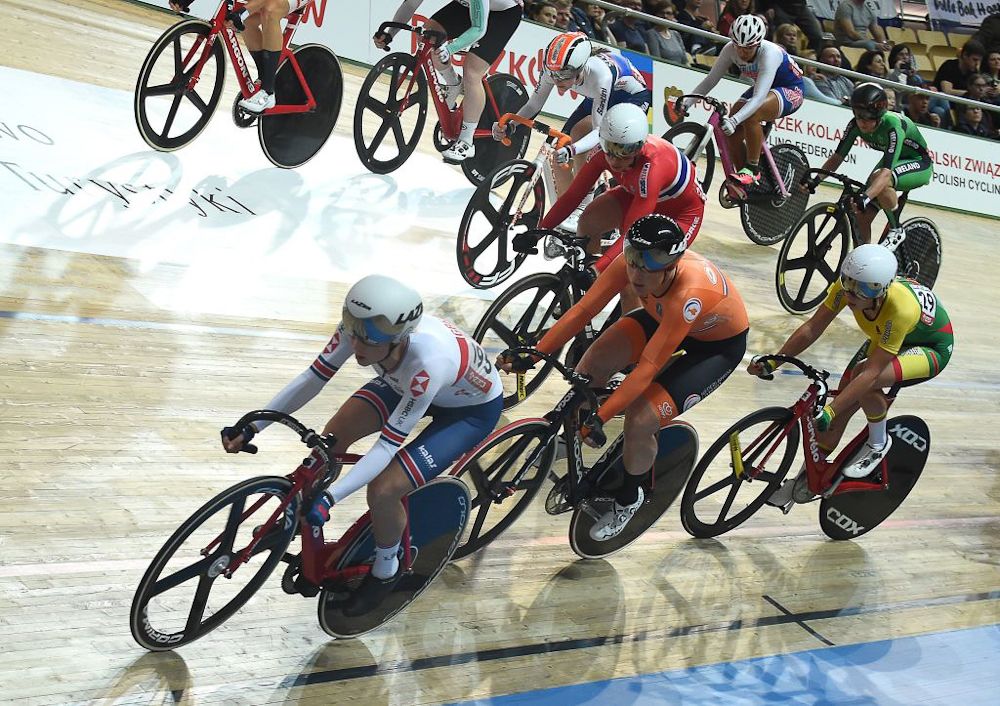 Britain's Elinor Barker (L) leads in front of the Netherlands' Kirsten Wild (2ndL) during the women' scratch competition of the UCI Track Cycling World Championships