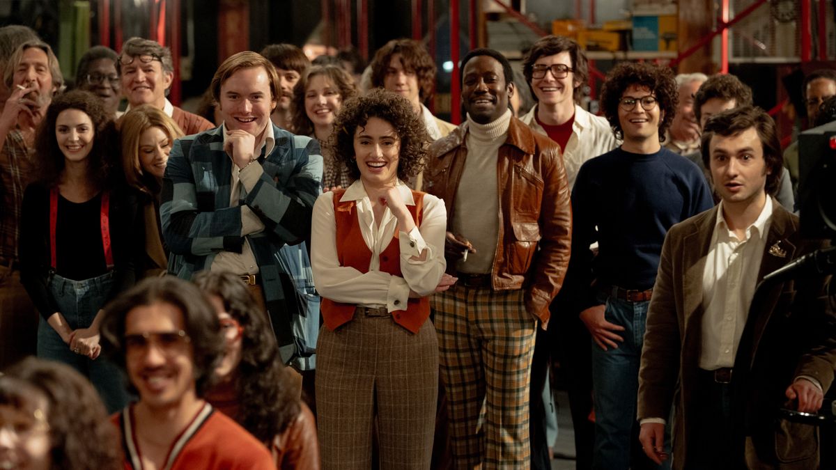  Gilda Radner (Ella Hunt), Jane Curtain (Kim Matula), Dick Ebersol (Cooper Hoffman), Rosie Schuster (Rachel Sennott), Garett Morris (Lamorne Morris, Al Franken (Taylor Gray) and Lorne Micheals (Gabriel LaBelle) in &quot;Saturday Night&quot;